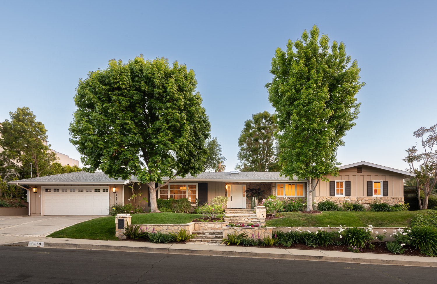 4430 Estrondo Drive, Encino